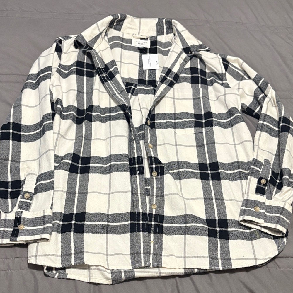 NEW!!American Eagle Black and White Plaid Button-Up Shirt - Picture 2 of 5